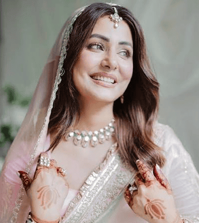 Book Hina Khan